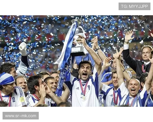 足球球星精彩瞬间壁纸：汇聚传奇球员独特风采，感受赛场上的激情与荣耀